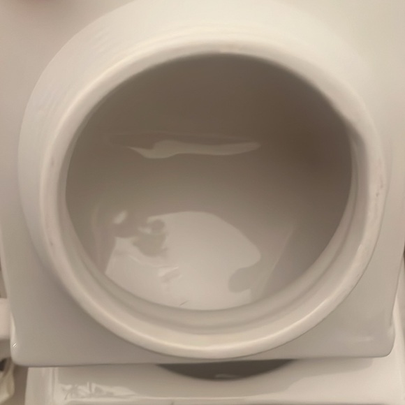 Rae Dunn BNWT FARM fresh with insulated lid and side designs 8.5βx 7 Apx.ππ€ - Picture 3 of 5